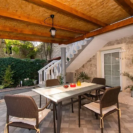 Apartment Kameni Dvori *