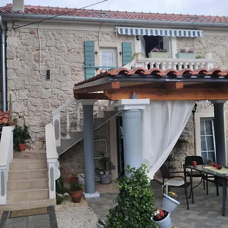 Apartment Kameni Dvori Nin